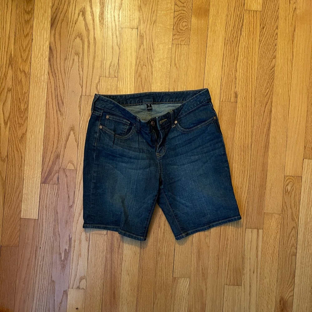 Gap denim shorts sz 8 & 7” inseam